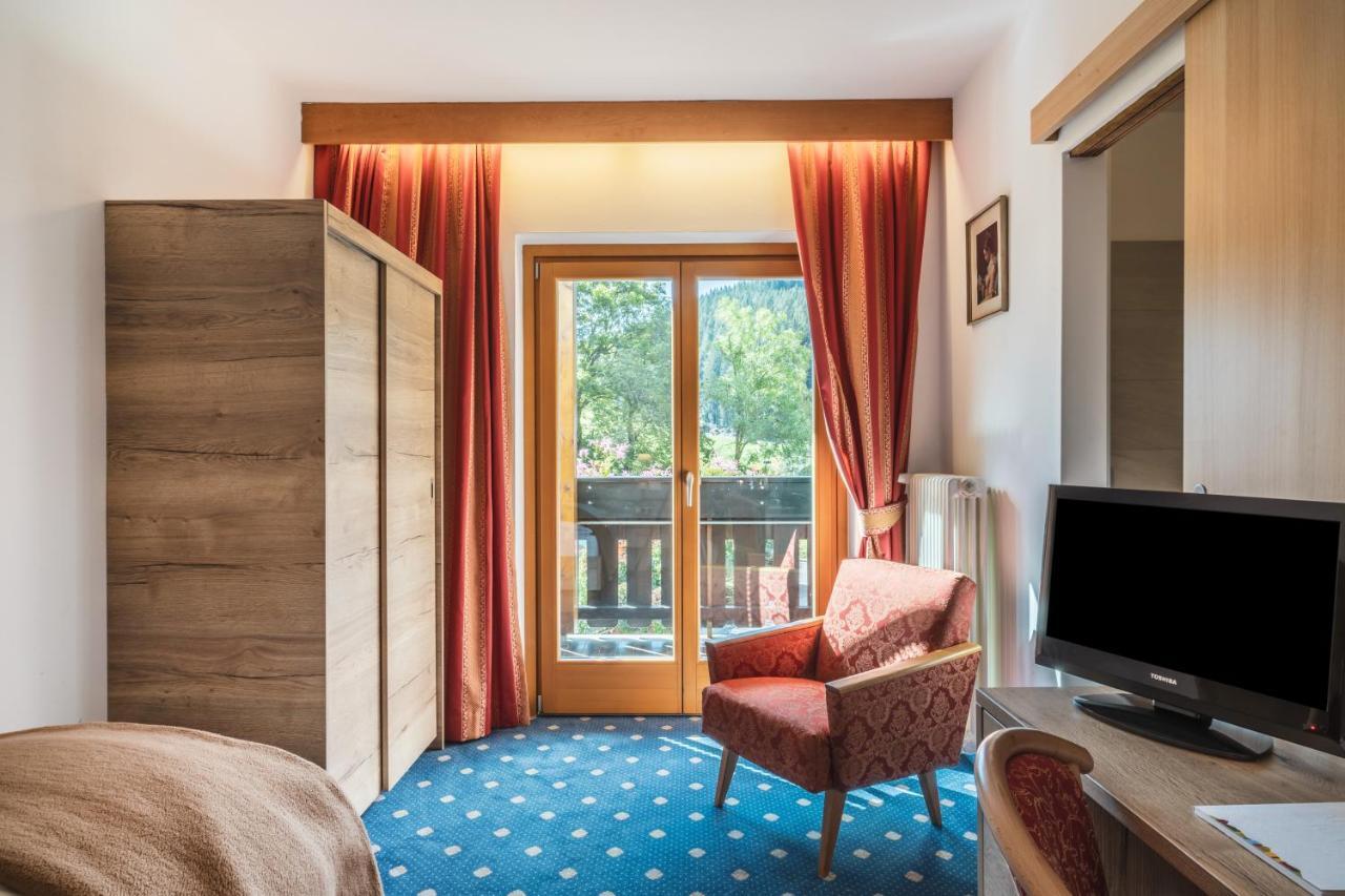 Hotel Erna كولّي إيساركو المظهر الخارجي الصورة