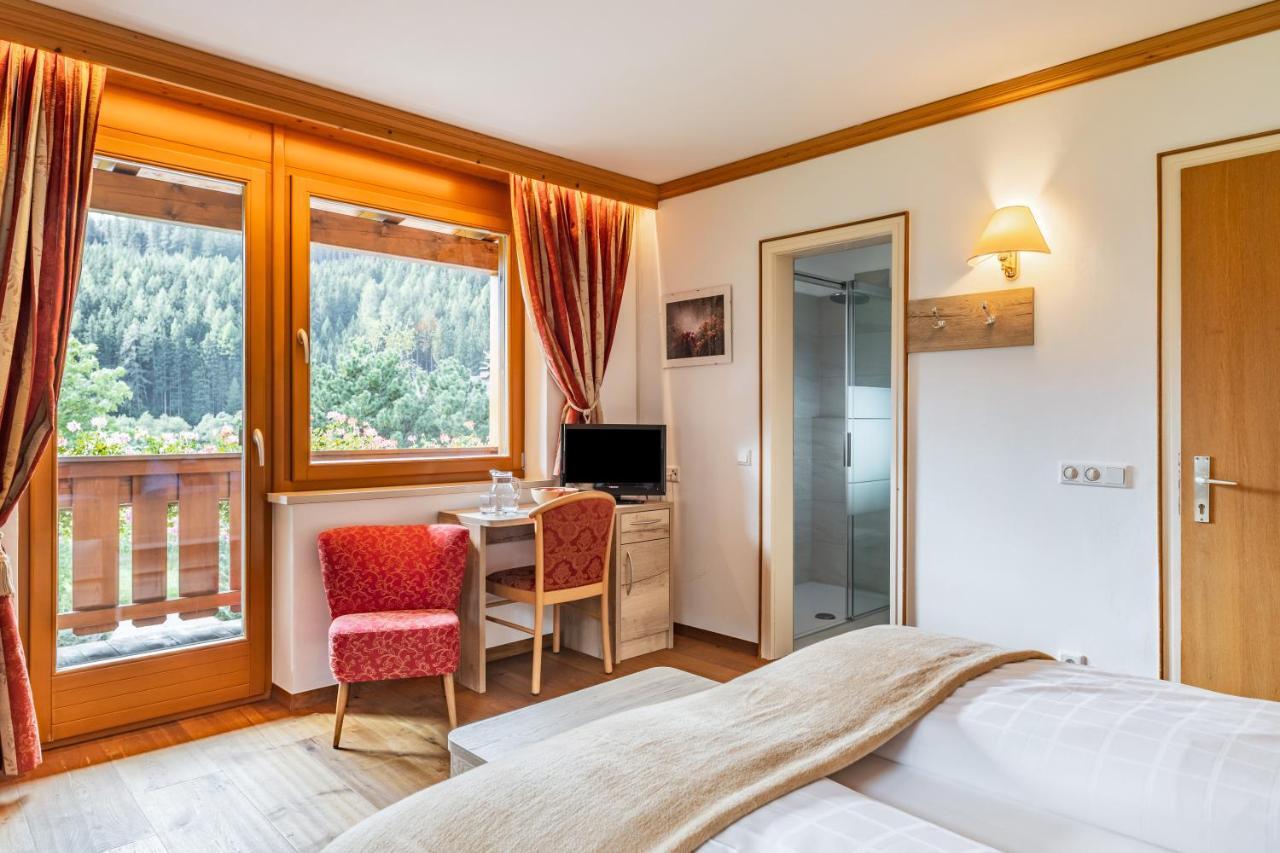 Hotel Erna كولّي إيساركو المظهر الخارجي الصورة