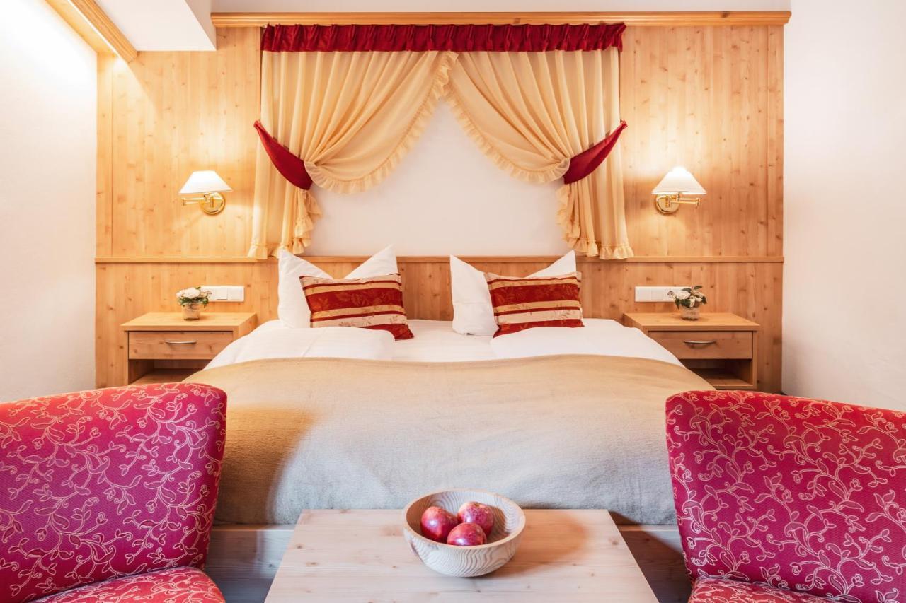 Hotel Erna كولّي إيساركو المظهر الخارجي الصورة