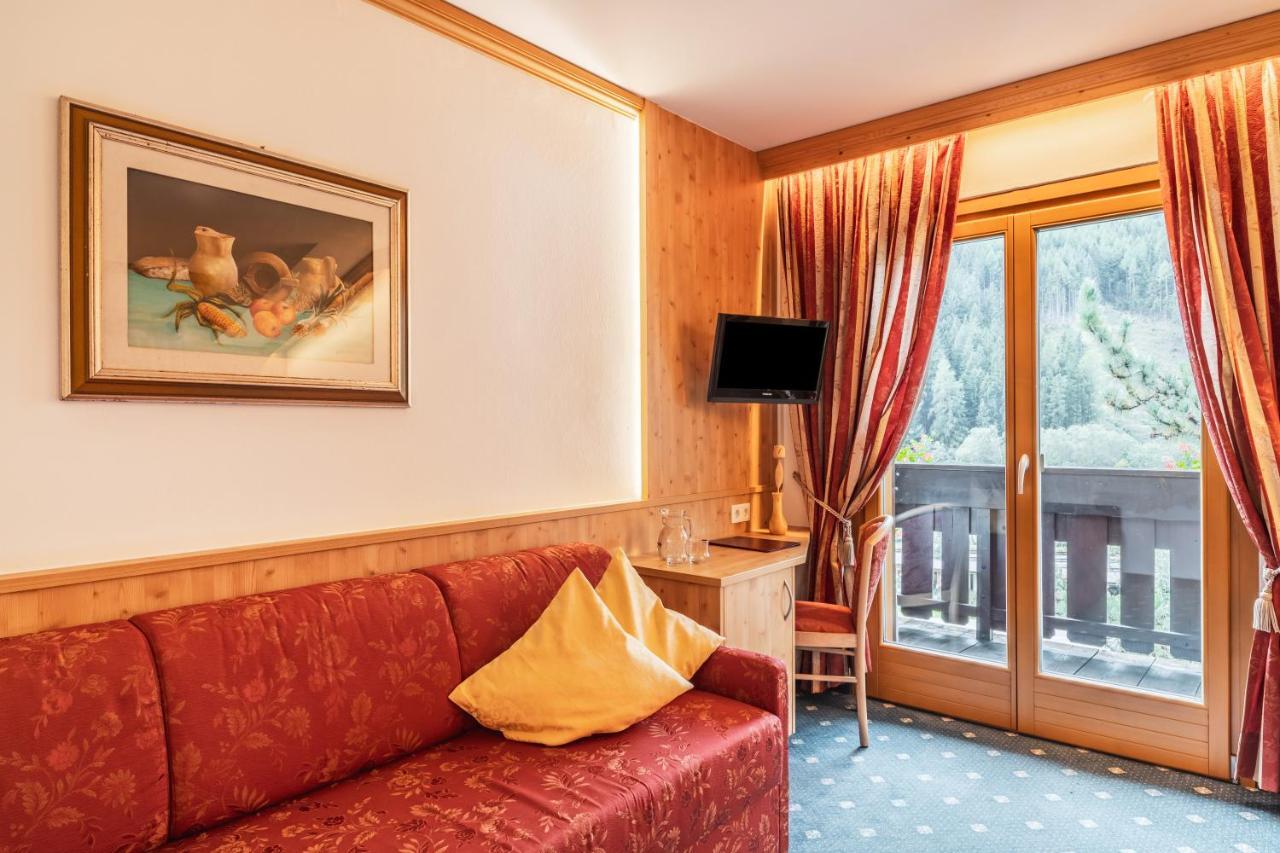 Hotel Erna كولّي إيساركو المظهر الخارجي الصورة